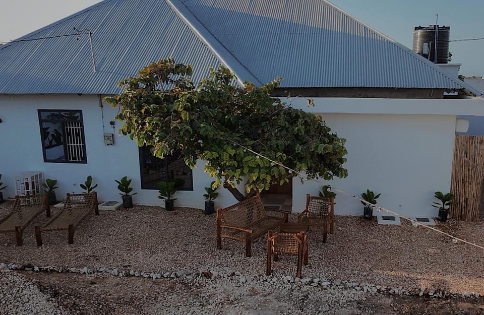 Property building, Garden, Balcony/Terrace