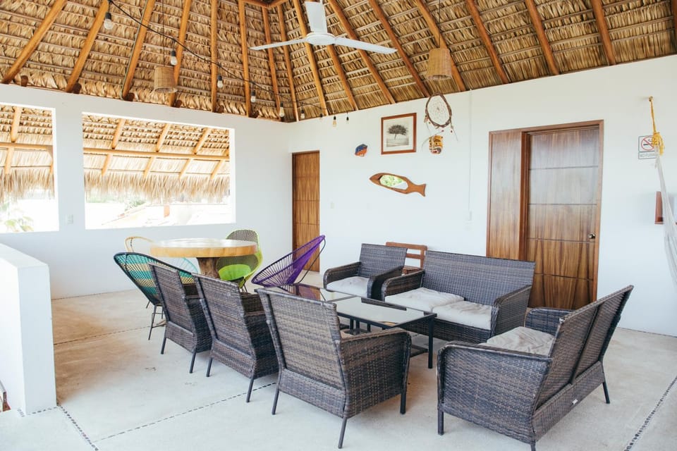 CASA GUAJE 5min to Beach Bacocho and Coral 3Floor House 6 Bedrooms all with AC 8 beds up to 16 Guests Wifi starlink House in Puerto Escondido