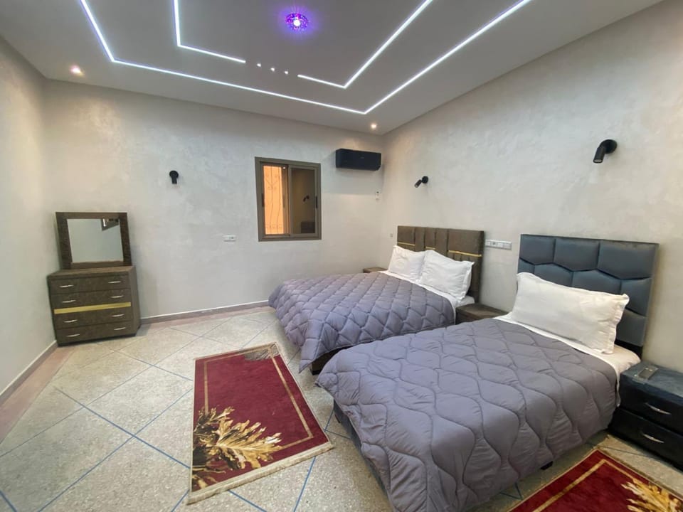 Bed, TV and multimedia, Bedroom