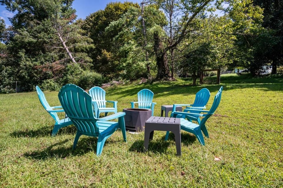 Smoky Retreat - King Bed - Hot Tub - Near Knox House in Knoxville