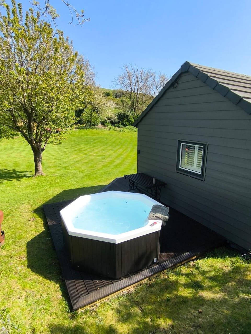 The Pumphouse with Hot Tub Chalet in West Dorset District