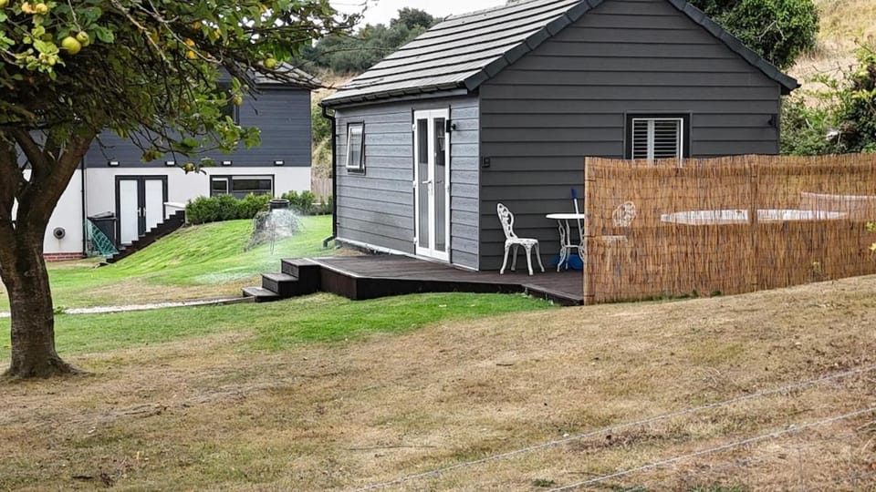 The Pumphouse with Hot Tub Chalet in West Dorset District