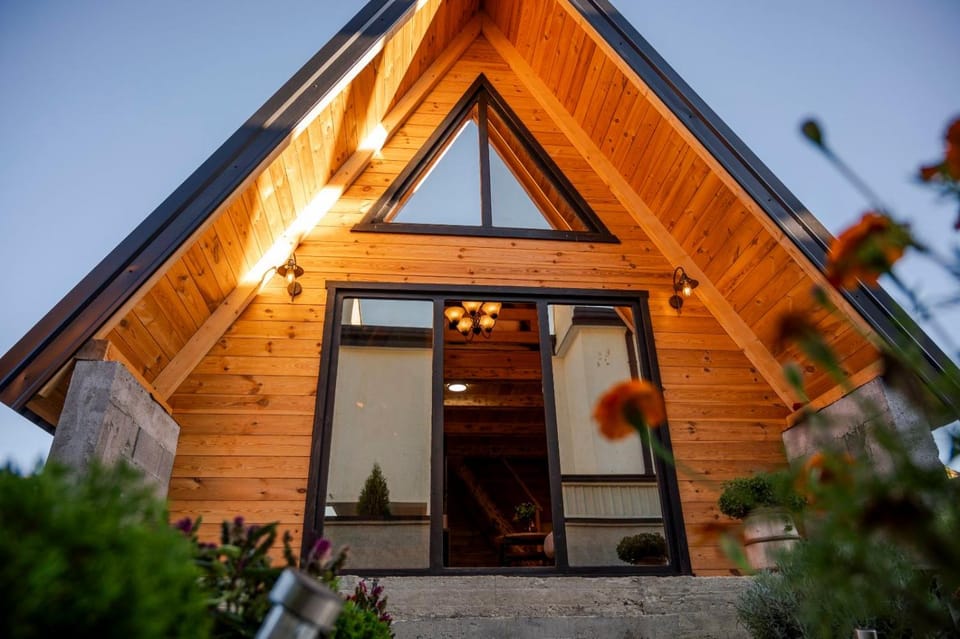 Montenegrina Wood House House in Zlatibor District, Serbia