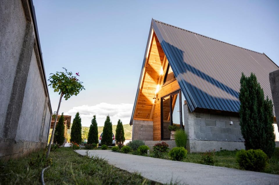 Montenegrina Wood House House in Zlatibor District, Serbia