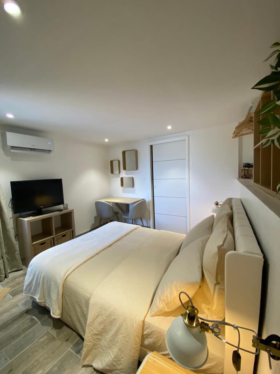 Chambre entrée indépendante privée Vacation rental in La Seyne-sur-Mer