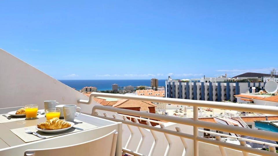 Apartament Amazing Ocean View with heated swimming pool Apartment in Los Cristianos