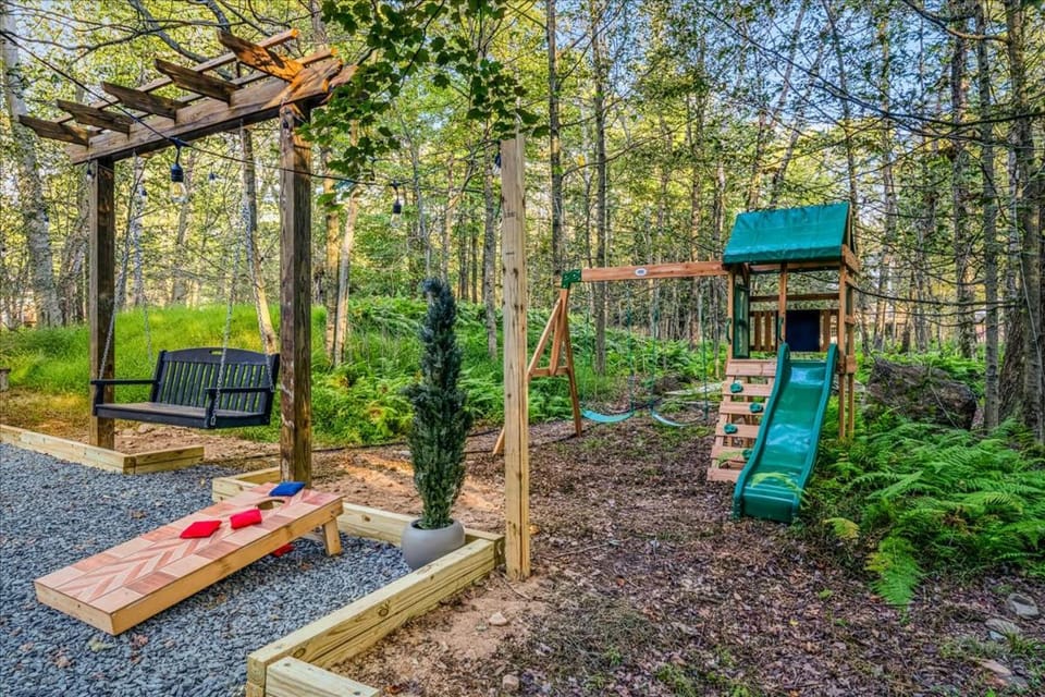 Pocono Lake Getaway Sauna Hot Tub Playground House in Kidder Township