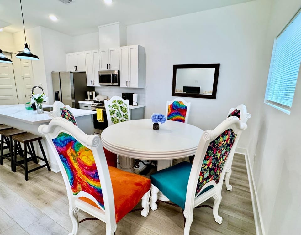 Colorful Dining Experience in Cozy Getaway House in Harris County