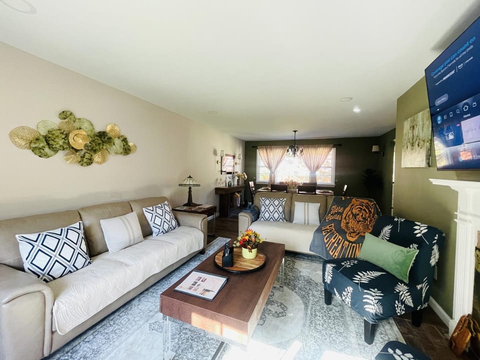 TV and multimedia, Living room, Dining area