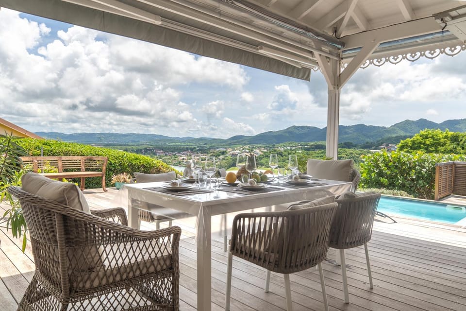 Day, Natural landscape, View (from property/room), Balcony/Terrace, Seating area, Dining area, Mountain view, Pool view, Swimming pool