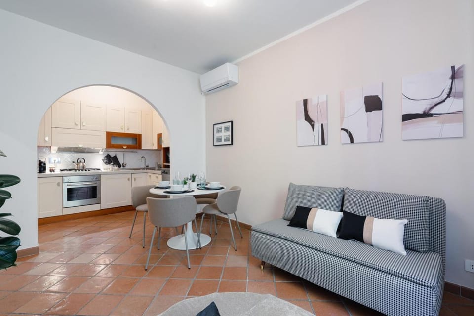 Kitchen or kitchenette, Living room, Seating area, Dining area, oven, stove