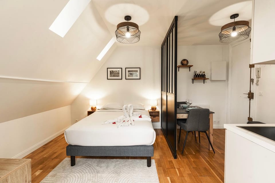 Bed, Photo of the whole room, Bedroom