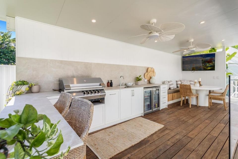 Luxury Dream Home Away From Home&heated pool Villa in Deception Bay