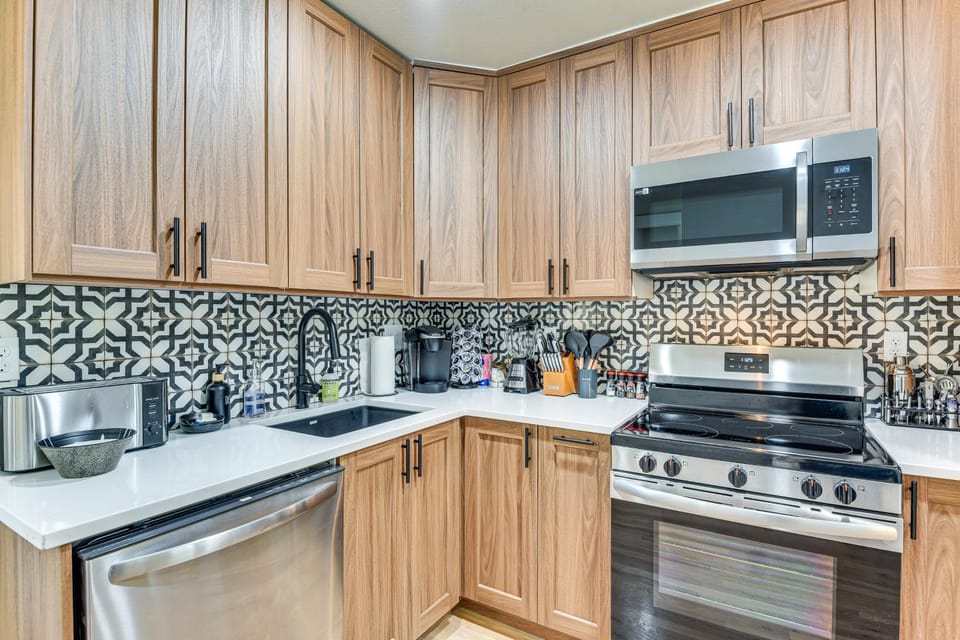 12 Mi to BOK Center: Pet-Friendly Home w/ Yard! House in Tulsa