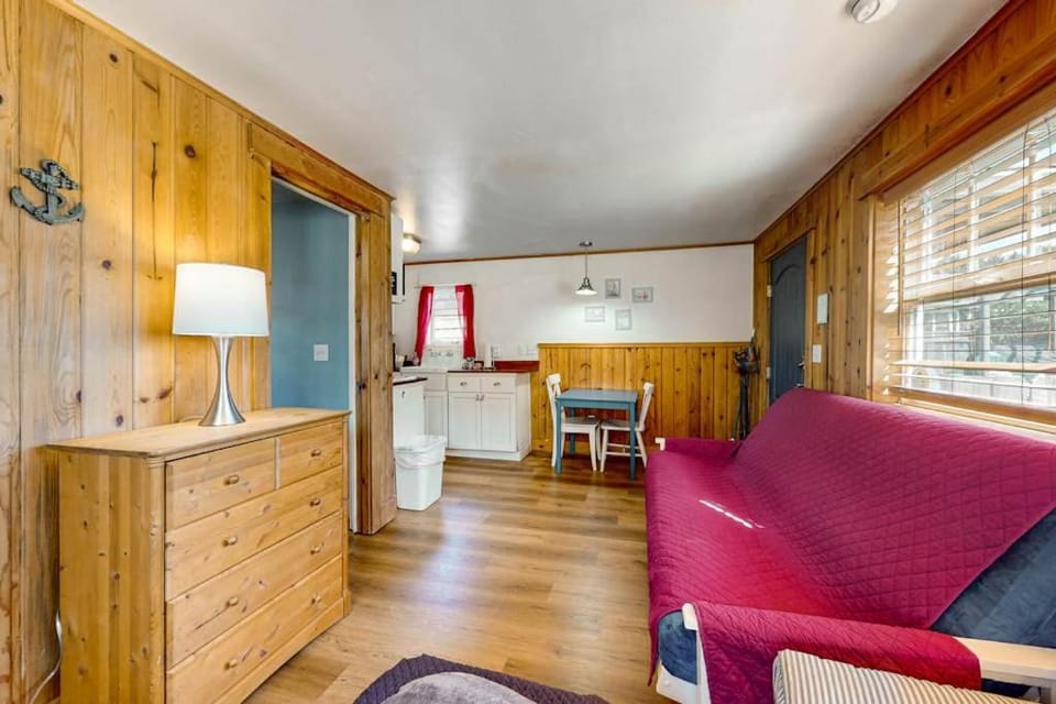 Hidden Villa Cottage #1 - The Nautical Cottage House in Tolovana Park