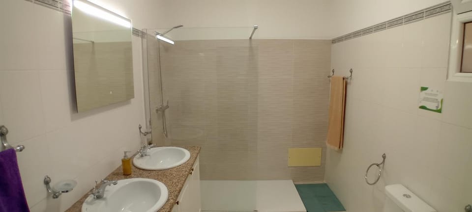 Shower, towels