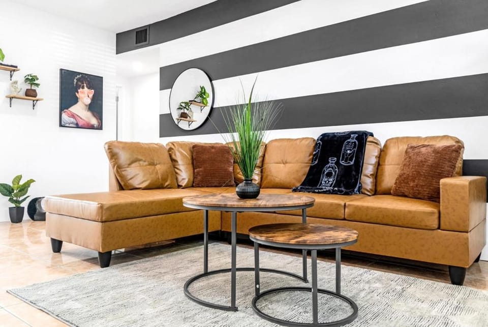 Luxury Miami Home Close to Beach & Aventura Mall Apartment in Biscayne Park