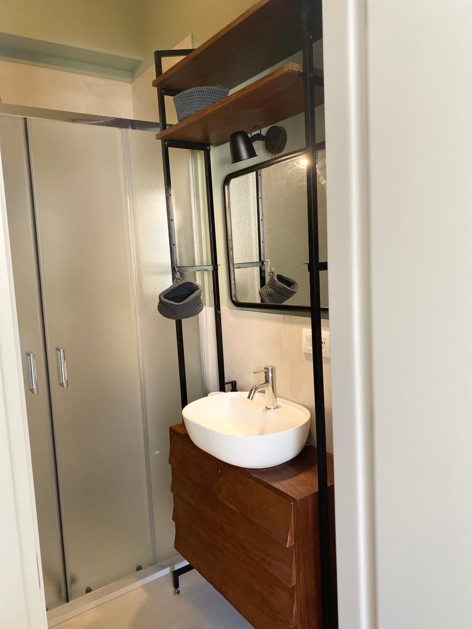 Shower, Bathroom, towels