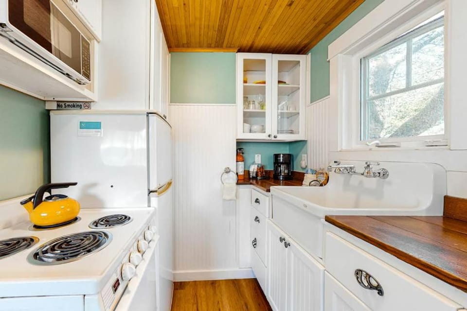 Hidden Villa Cottage #3 - The Garden Cottage House in Tolovana Park