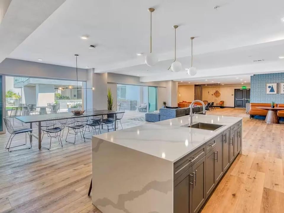 Luxury Living in N Park, 2BR, King Beds, Parking Apartment in San Diego
