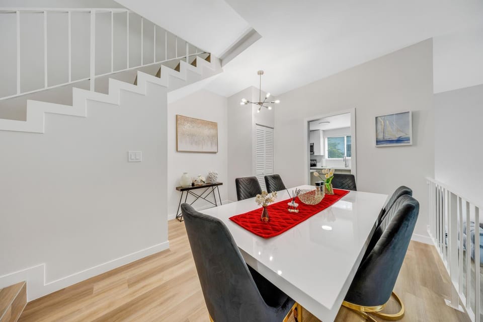 Seating area, Dining area