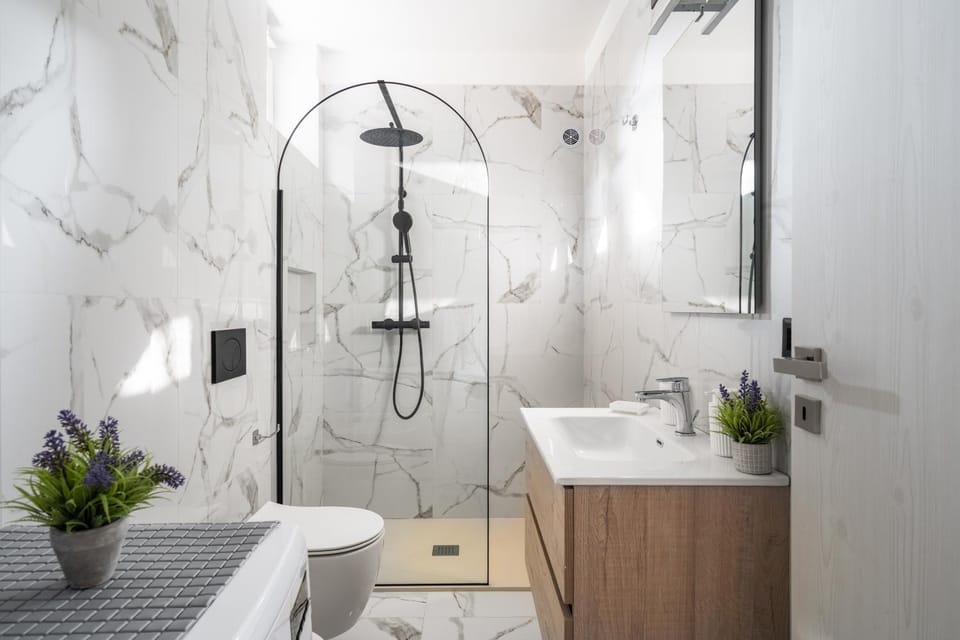 Shower, Toilet, Bathroom, towels