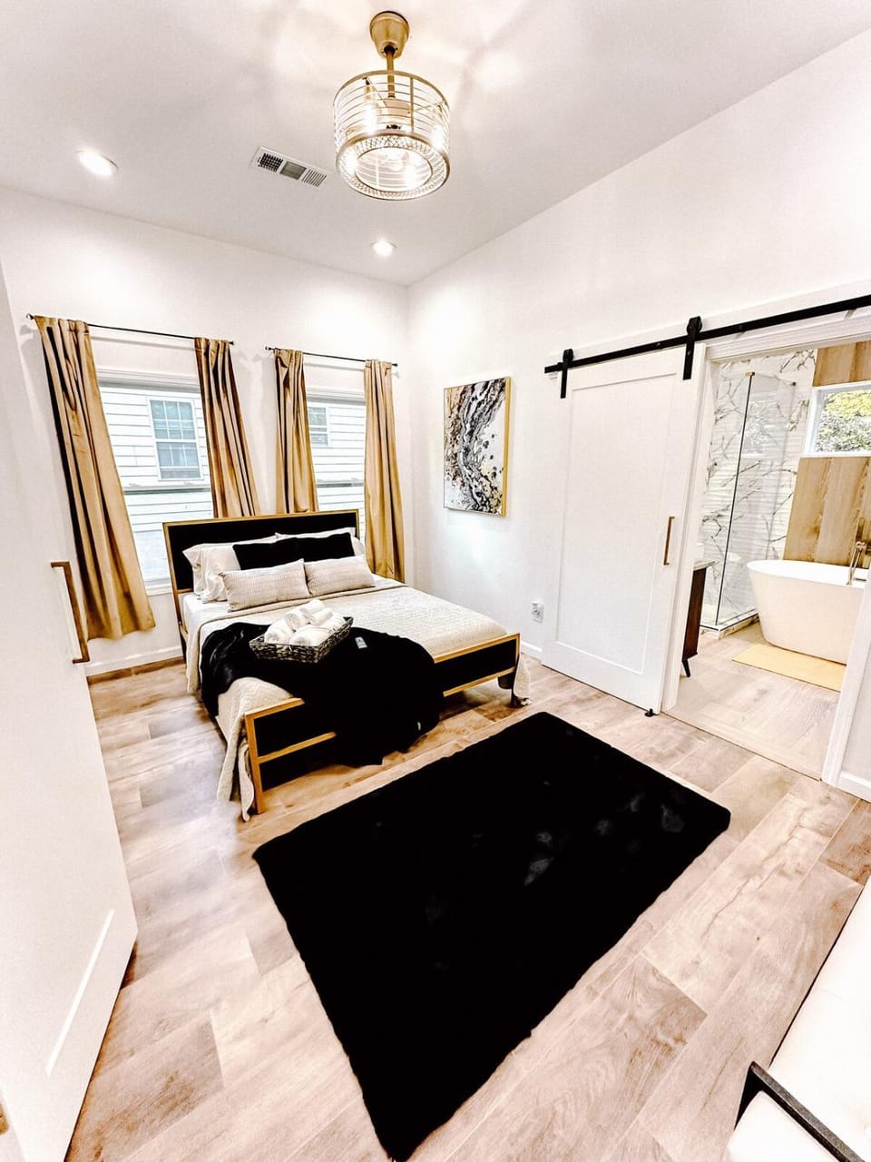 The Black Bungalow-Mins to Mercedes Benz Stadium House in Atlanta