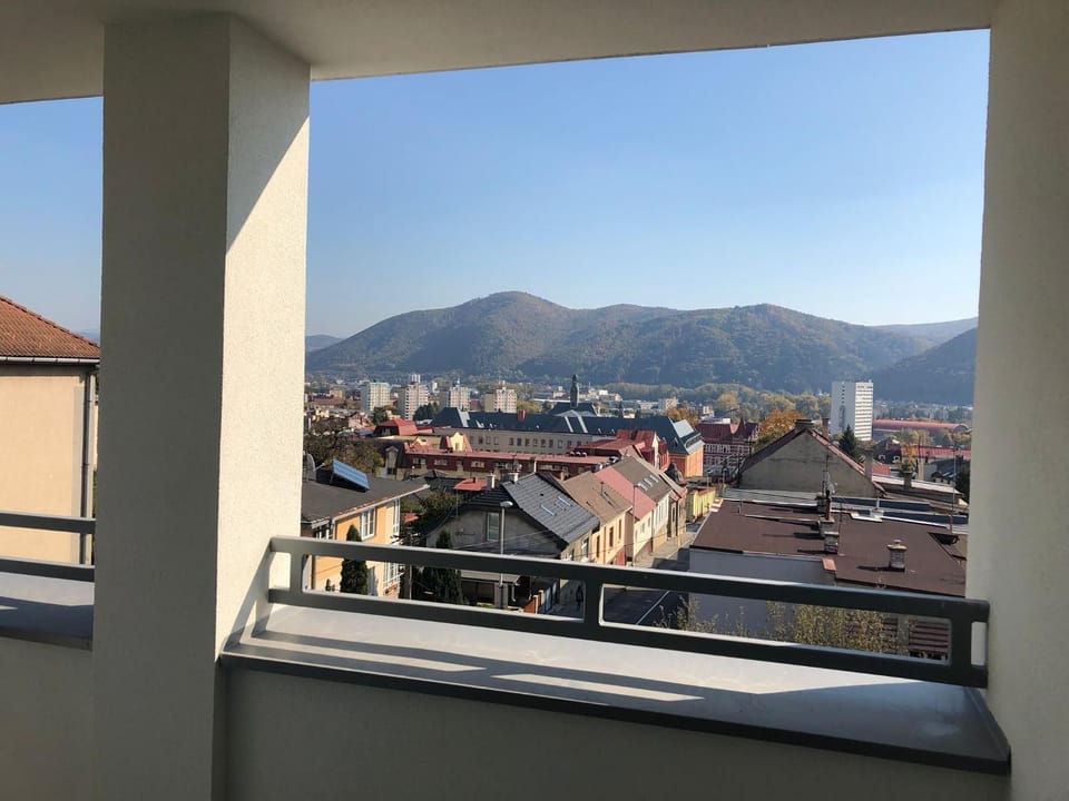 Balcony/Terrace, City view, Mountain view