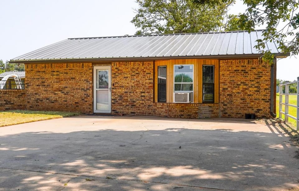 Property building, Day