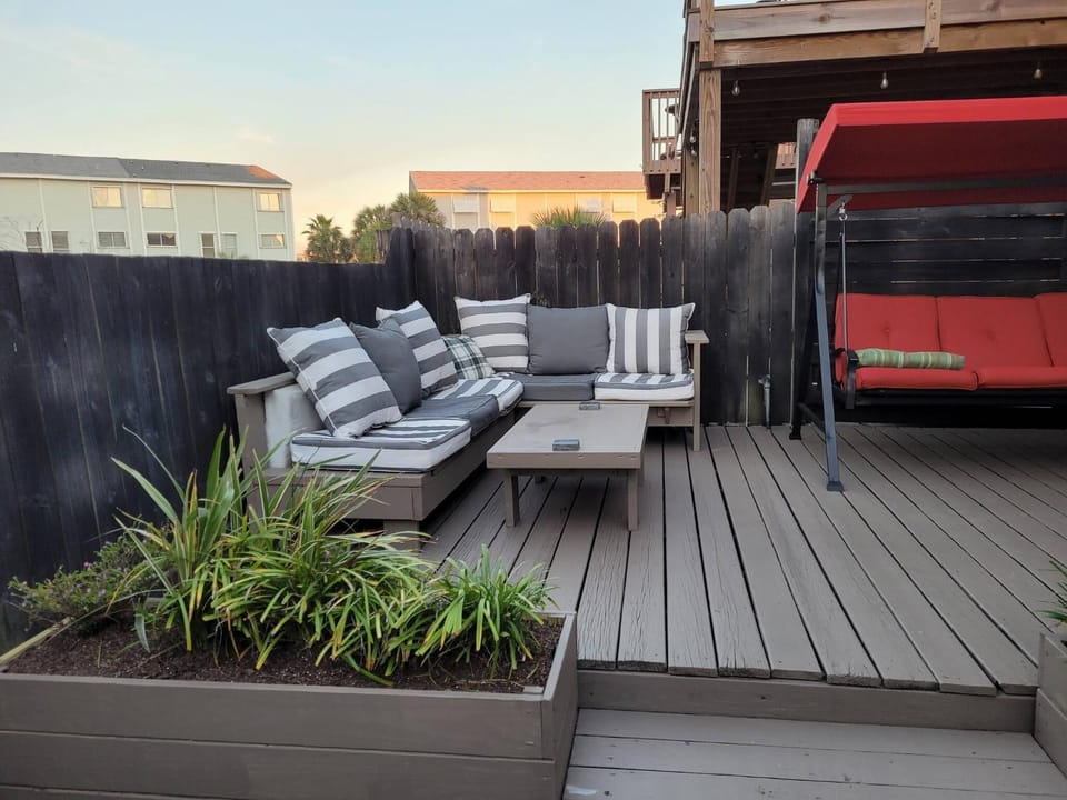 Patio, BBQ facilities, Seating area