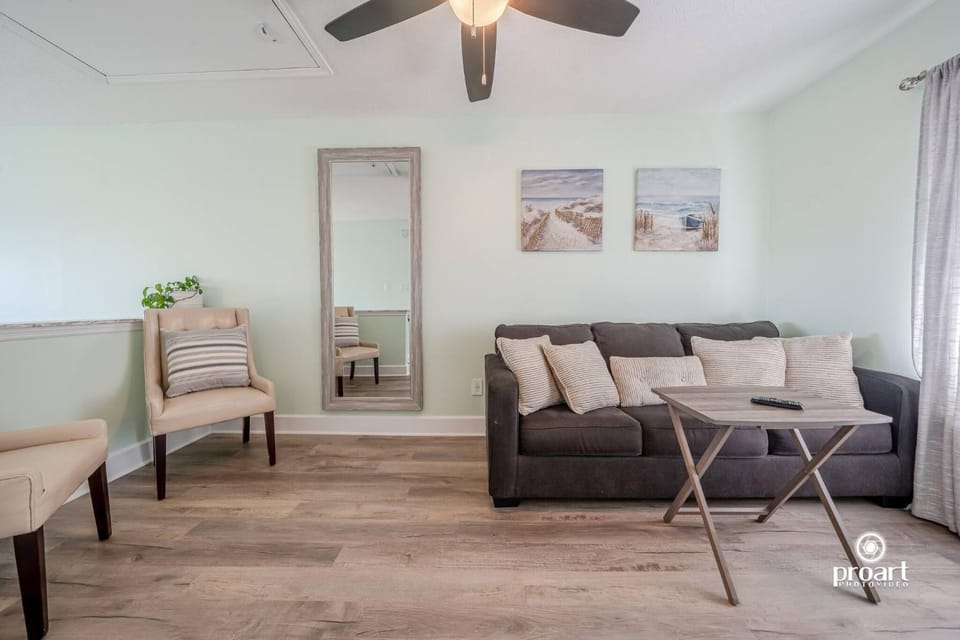 Property building, Bed, Photo of the whole room, Bedroom