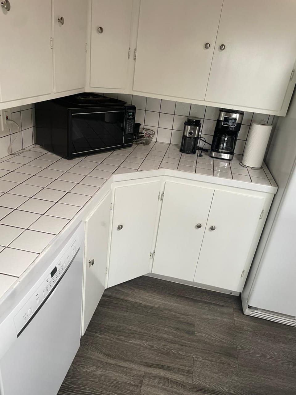 Coffee/tea facilities, microwave