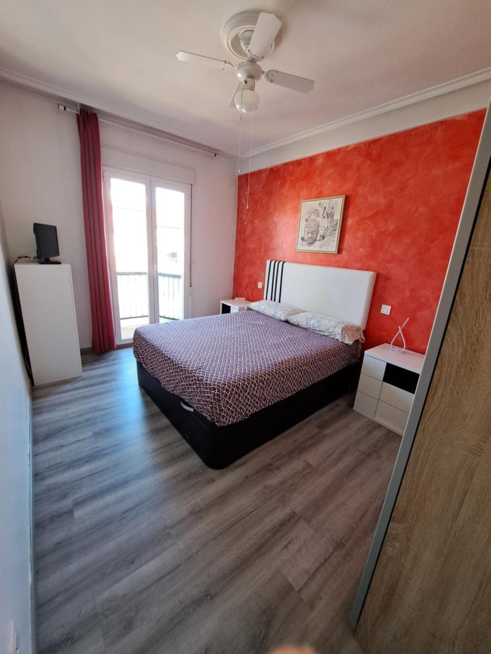 Bed, TV and multimedia, Balcony/Terrace, Photo of the whole room, Bedroom, wardrobe