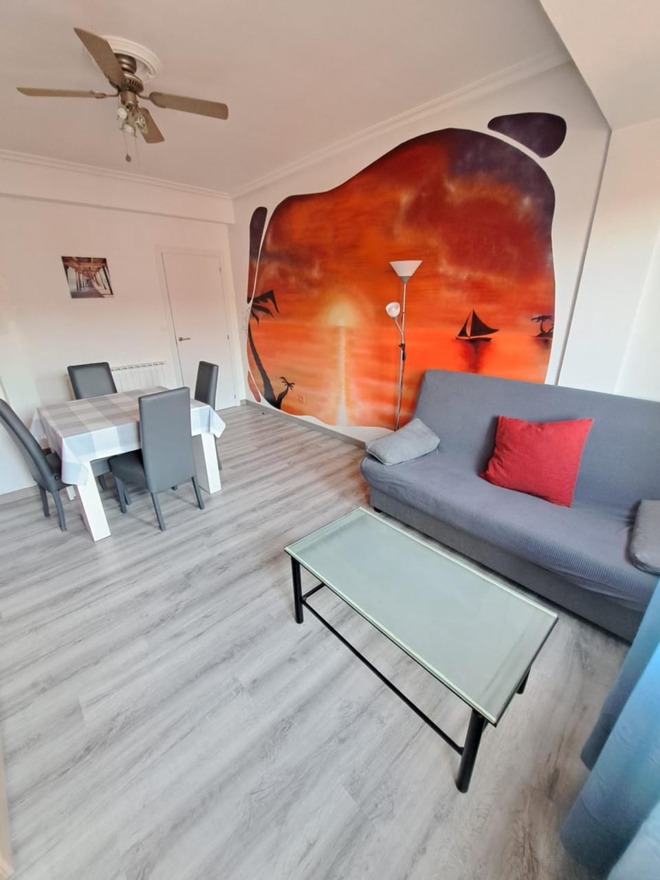 TV and multimedia, Living room, Seating area, Dining area