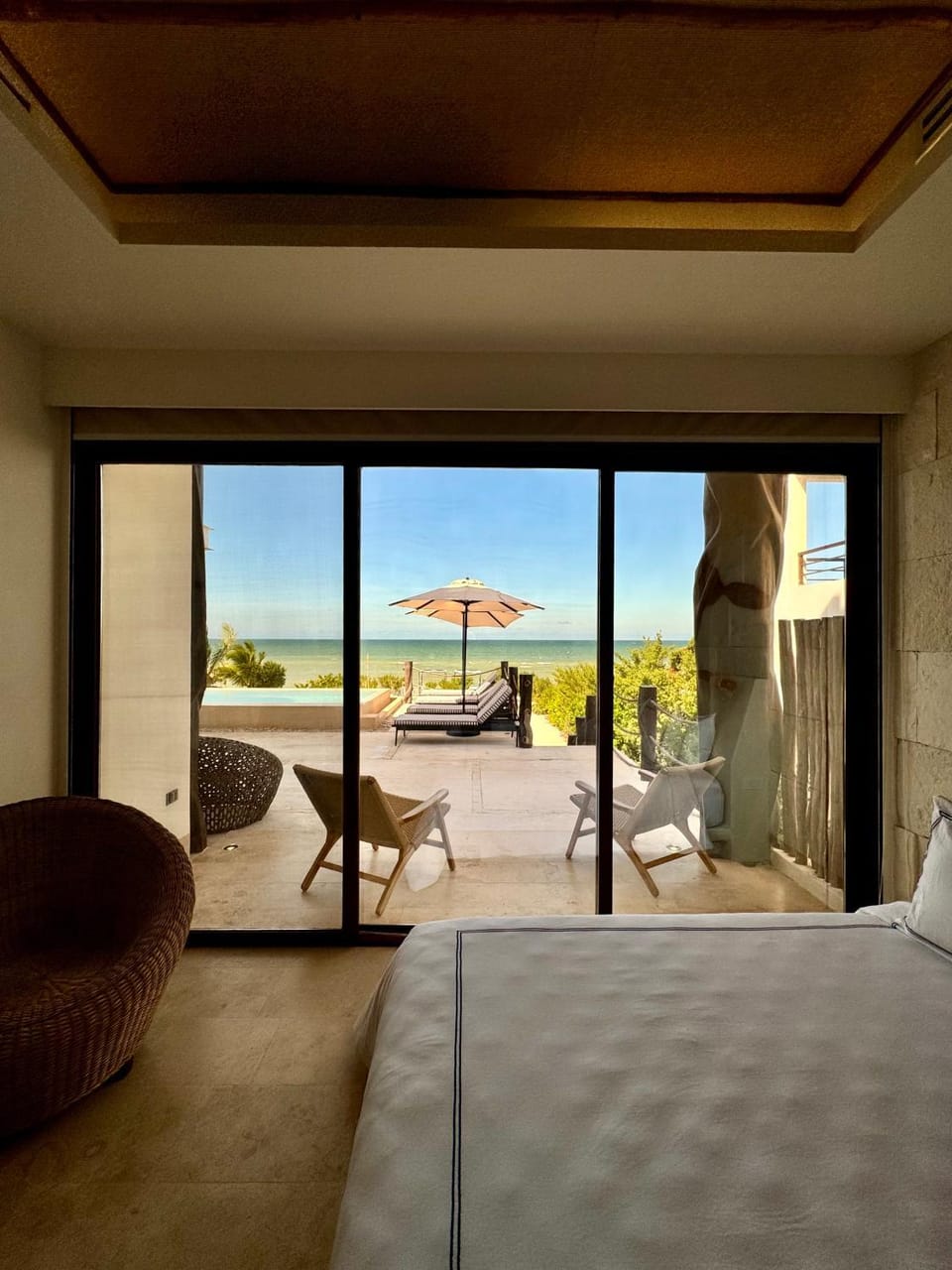 Patio, Bed, Day, Natural landscape, View (from property/room), Balcony/Terrace, Living room, Photo of the whole room, Seating area, Beach, Bedroom, Sea view, sunbed