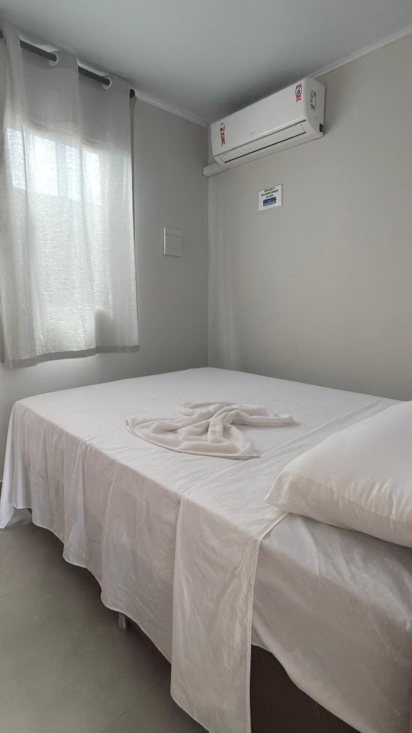 Bed, Bedroom, towels, air conditioner