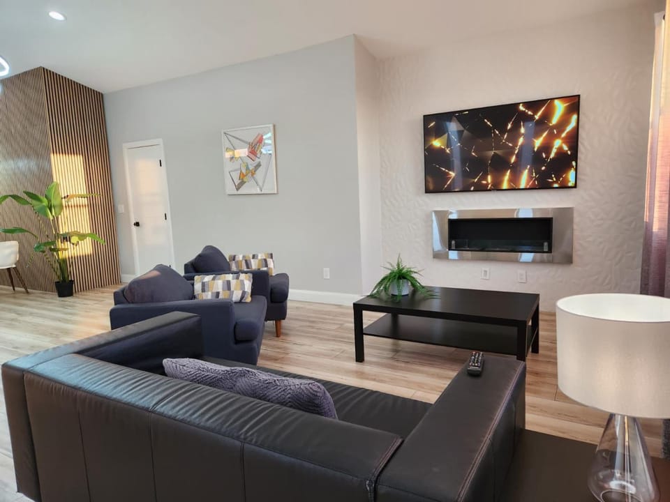Communal lounge/ TV room, Living room