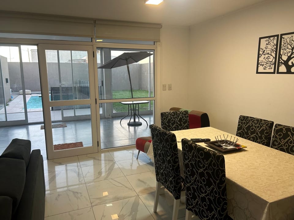 Casa quinta moderna, con pileta, parrilla, galería, 2 habitaciones, todos los servicios House in Entre Ríos Province, Argentina
