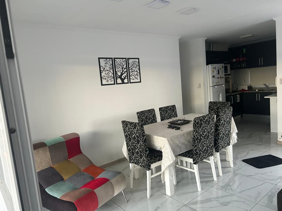 Casa quinta moderna, con pileta, parrilla, galería, 2 habitaciones, todos los servicios House in Entre Ríos Province, Argentina