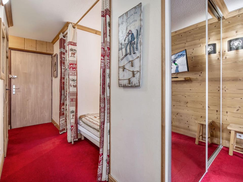 Studio Ski aux Pieds avec WiFi, Centre Proche - FR-1-640-81 Apartment in Les Allues