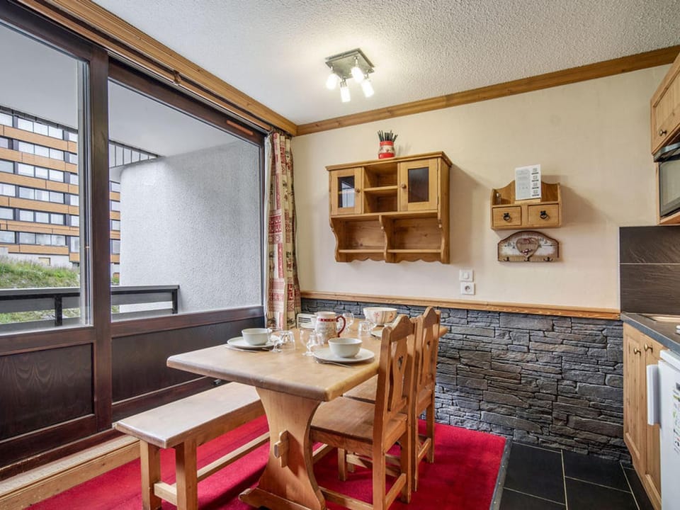 Studio Ski aux Pieds avec WiFi, Centre Proche - FR-1-640-81 Apartment in Les Allues