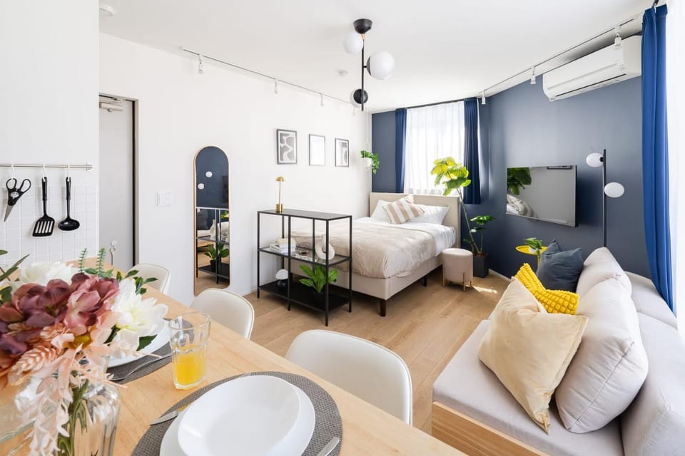 Bed, TV and multimedia, Living room, Bedroom