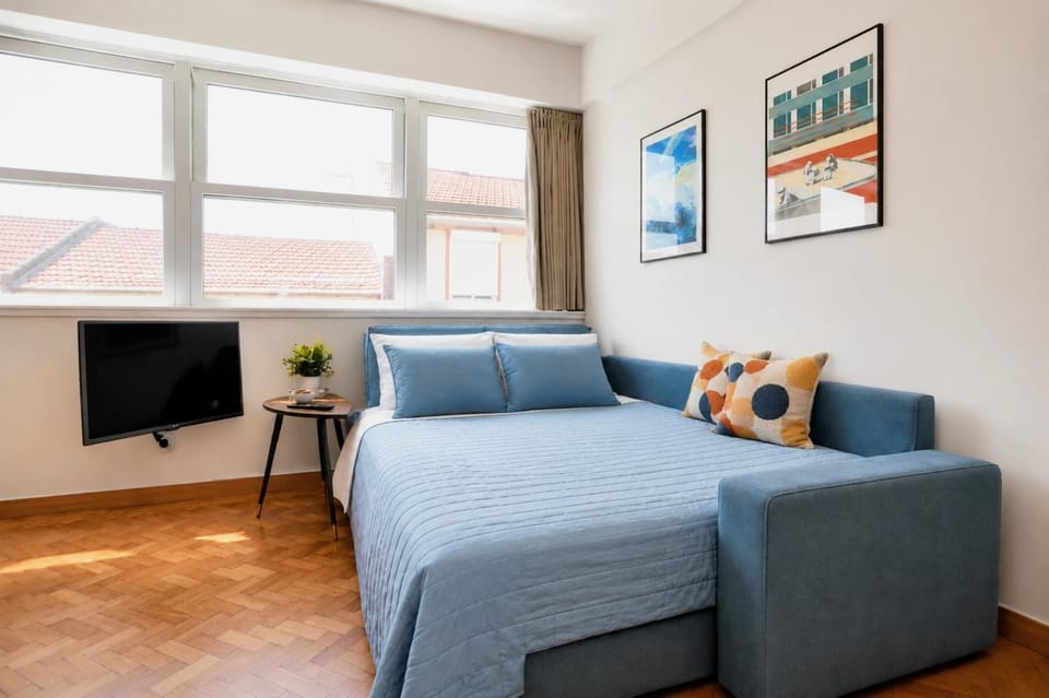 Bed, Seating area