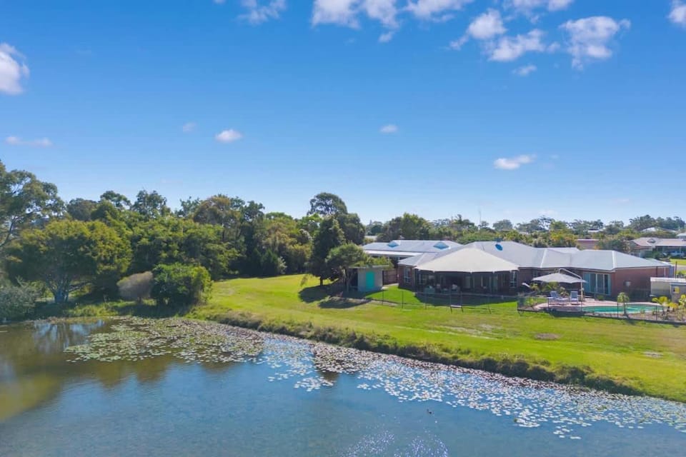 Hervey Bay Lake House House in Hervey Bay