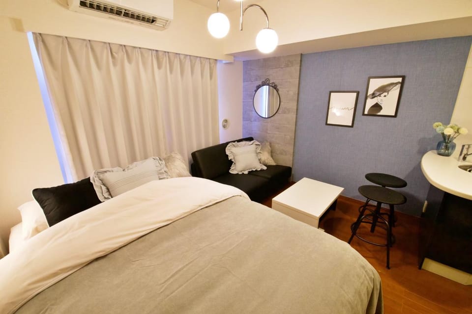 Bed, air conditioner
