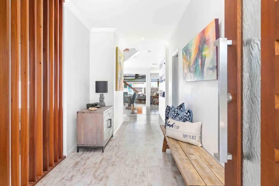 Luxury Family Retreat on the Esplanade House in Hervey Bay