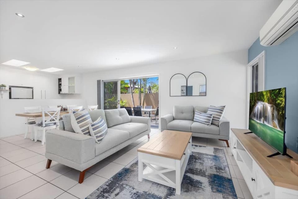 Private Poolside Villa House in Hervey Bay