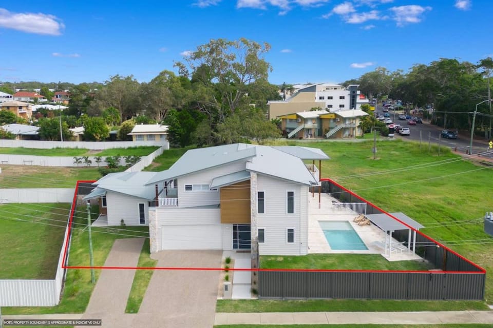 Luxury Family Beachhouse House in Hervey Bay