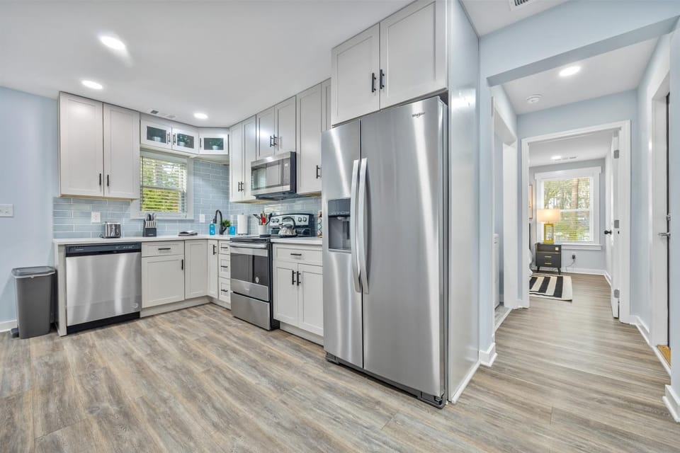 Luxury 3BR with Loft, Deck, and Near ATL Airport House in East Point