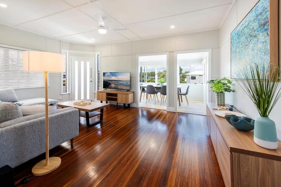 Coastal Escape-Walk to Beach Apartment in Hervey Bay